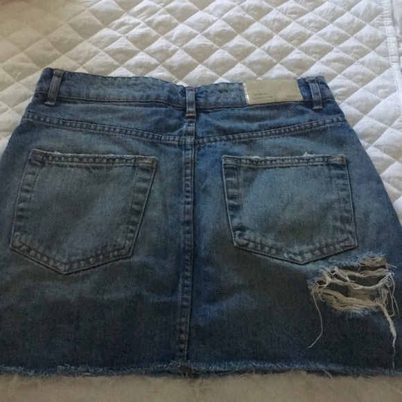 A pearl mini Jean skirt - Picture 2 of 2